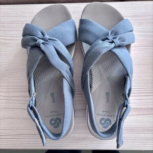 Cloudsteppers by Clark’s Comfortable Blue Sandals, size 7 wide